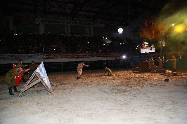 Şahinbey’in Şehitleri Anma Gecesine Binlerce Kişi Katıldı