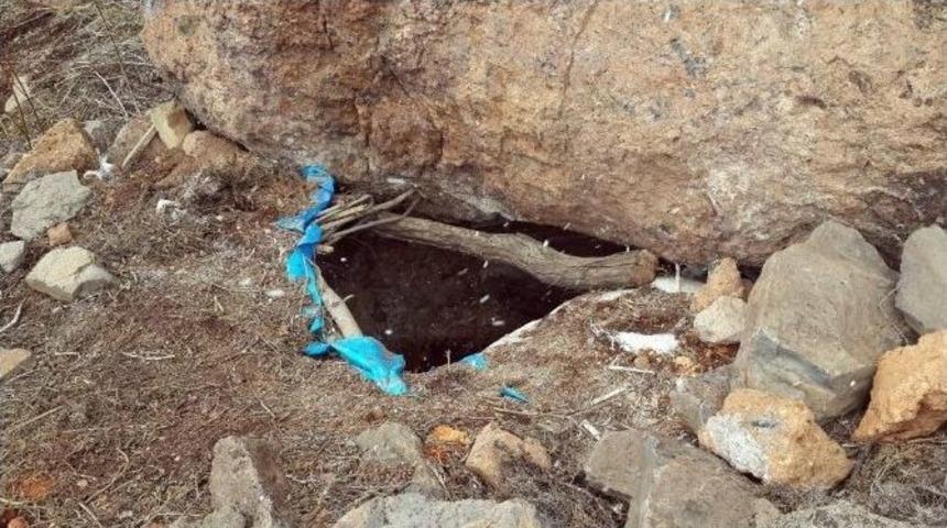 Erzurum&rsquo;da, Pkk&rsquo;nın 1 Ton Yaşam Malzemesinin Bulunduğu 4 Sığınak İmha Edildi