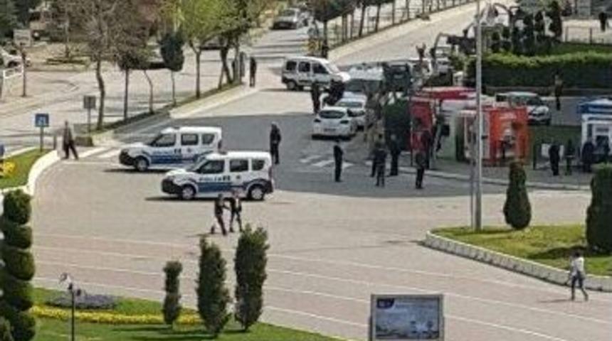 Meydan&rsquo;da Ş&uuml;pheli Paket Paniği