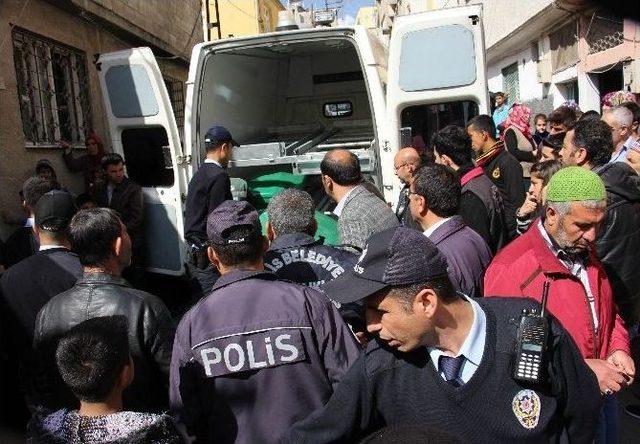 Babaanne İle Torunu Sobadan Zehirlenerek Hayatını Kaybetti