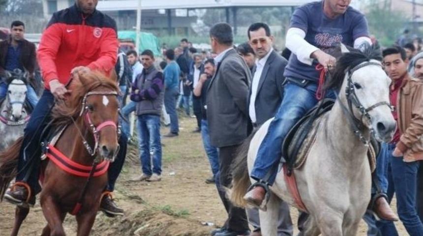 2016&rsquo;nın İlk Rahvan At Yarışı Şehitler Adına D&uuml;zenledi