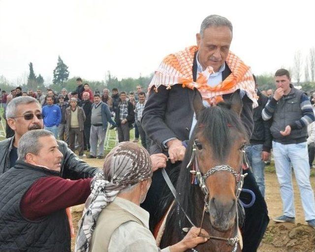 2016’nın İlk Rahvan At Yarışı Şehitler Adına Düzenledi