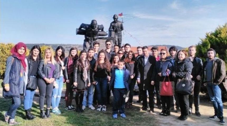 Burhaniye Meslek Y&uuml;ksekokulu &Ouml;ğrencileri Seyit Onbaşı Anıtını Ziyaret Etti