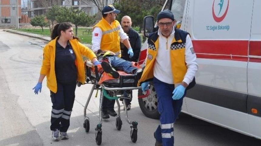 Parkta Bı&ccedil;aklı Kavga: 1 Yaralı