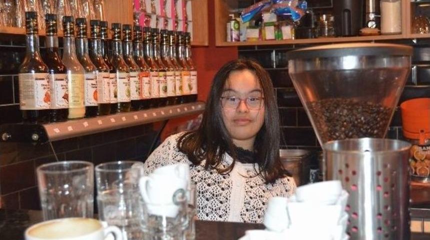 &Ccedil;aylar Bu Kez &Ouml;zel Garsonlardan