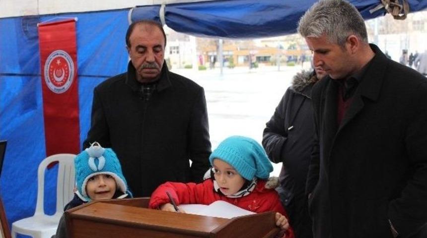 İlkokul &Ouml;ğrencisinden Şehit Ailelerini Duygulandıran Mektup