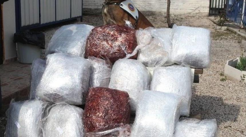 Polisi Karşısında G&ouml;r&uuml;nce Ayağını Kırdı