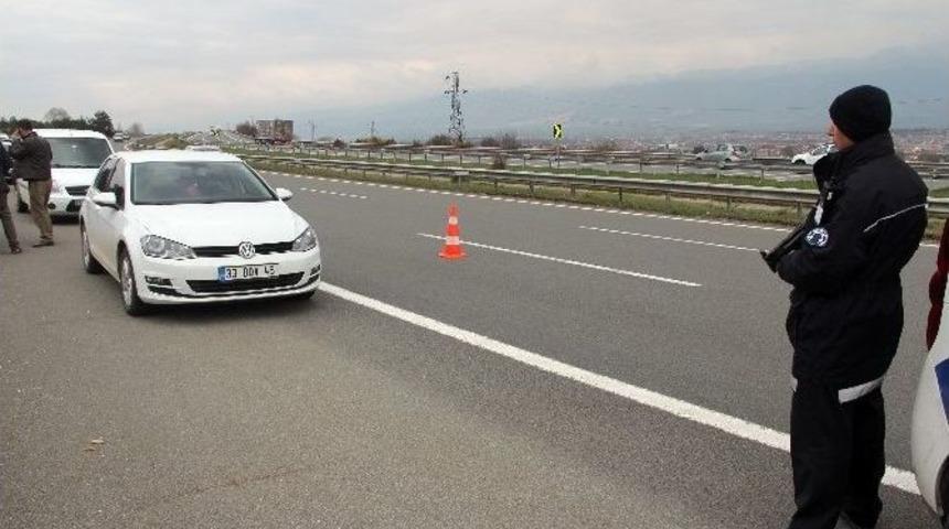Bolu Tem&rsquo;de Ş&uuml;pheli Ara&ccedil;, Polisi Alarma Ge&ccedil;irdi