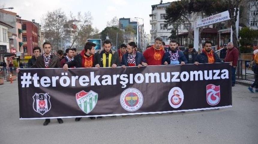 Bilecik&rsquo;te &Uuml;niversite Taraftar Grupları Ter&ouml;re Karşı Y&uuml;r&uuml;d&uuml;