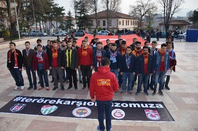 Bilecik’te Üniversite Taraftar Grupları Teröre Karşı Yürüdü