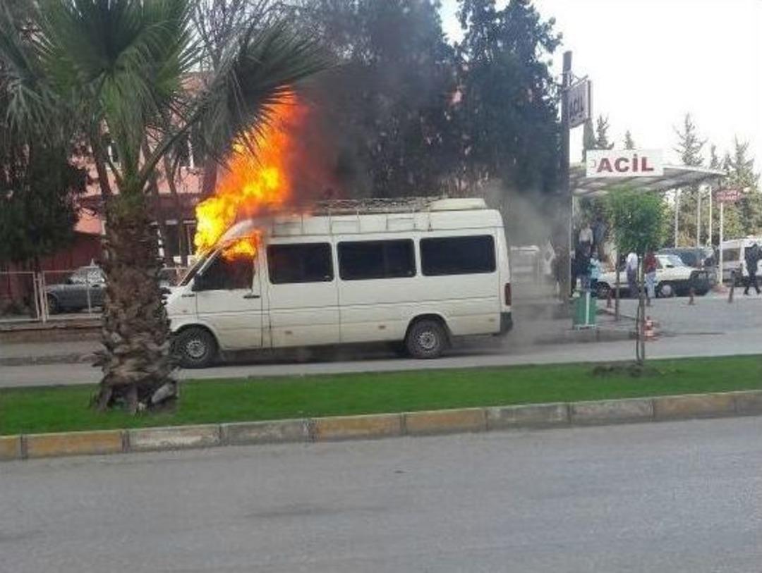 Hasta Ziyaretinde Ara&ccedil;ları Alev Alev Yanınca G&ouml;zyaşlarına Boğuldular