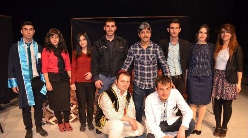 Bitlis&rsquo;te "kart Horoz" Oyunu Sahnelendi