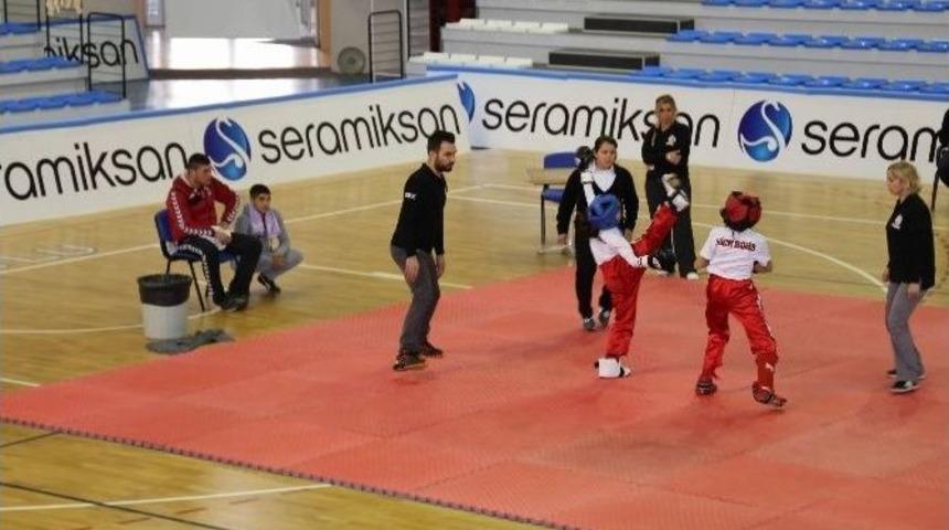 Turgutlu&rsquo;da Kick Boks R&uuml;zgarı Esti