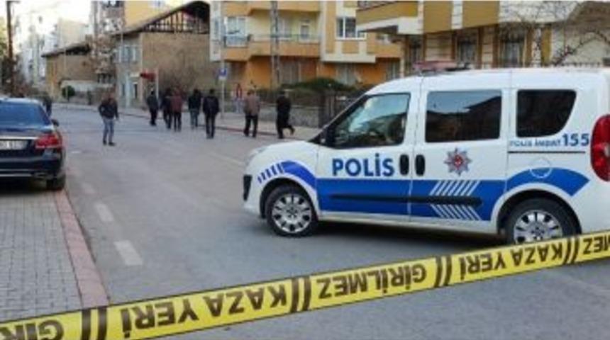 Otob&uuml;s Durağındaki &Ccedil;anta Paniğe Neden Oldu