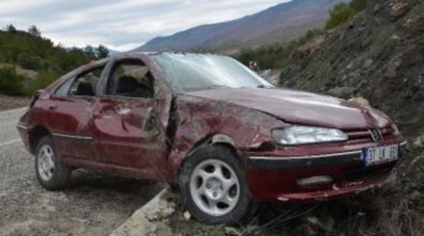 Takla Atan Ara&ccedil;tan 3 Kişi Yara Almadan Kurtuldu