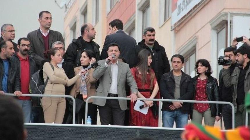 Demirtaş, Batman&rsquo;da İzinsiz Yapılan Nevruz Kutlamasına Katıldı
