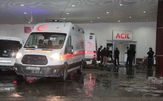 Erzurum&rsquo;da Polisleri Taşıyan Midib&uuml;s Yan Yattı: 18 Polis Yaralı 1