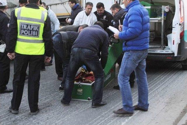 &Ccedil;evre Yolunda Tır&rsquo;ın Altında Kalan Şahıs &Ouml;ld&uuml; 2