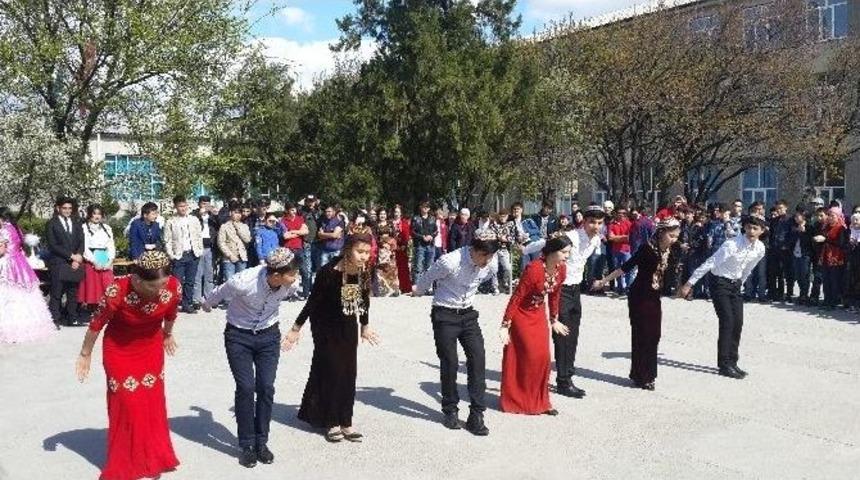 Ahmet Yesevi &Uuml;niversitesi Kentav Hazırlık Fak&uuml;ltesi&rsquo;nde Nevruz Şenliği