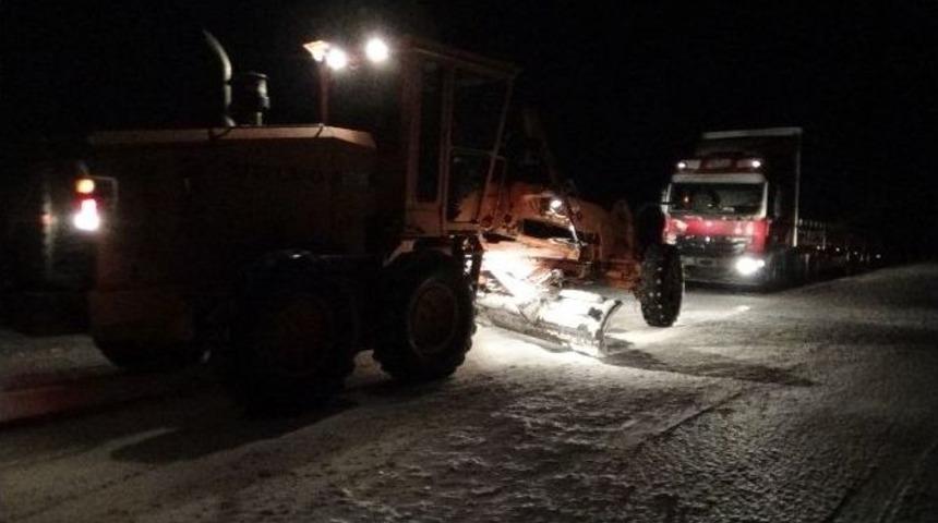 Iğdır Pamuk Dağı Ge&ccedil;idinde Kar Ve Tipi Esareti