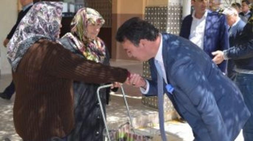 Germencik Belediye Başkanı &Uuml;mmet Akın, Yaşlıları Unutmadı