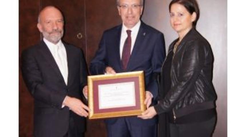 Adnan Bali&rsquo;ye Altın Onur Plaketi