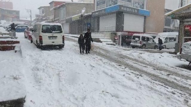 Başkale&rsquo;de 34 Mahalle Yolu Ulaşıma Kapandı 1