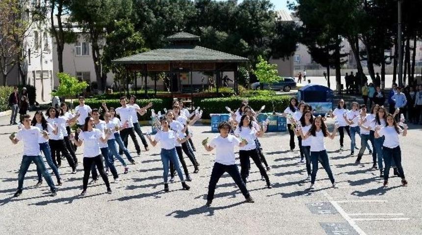 Geri D&ouml;n&uuml;ş&uuml;me Danslı Destek