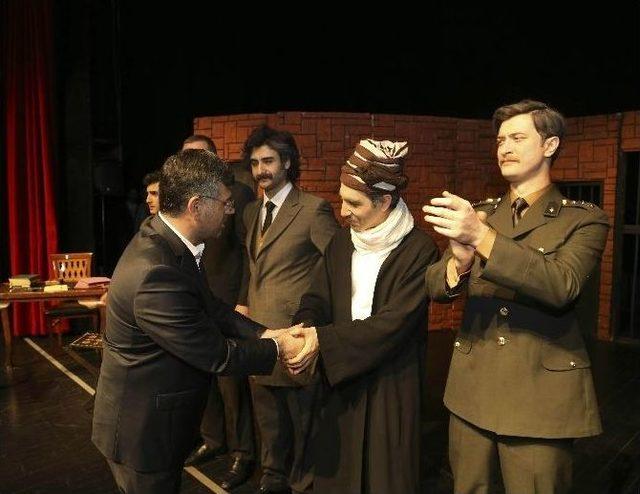 ‘mim’ Adlı Tiyatro Oyunu İzleyiciden Tam Not Aldı 1