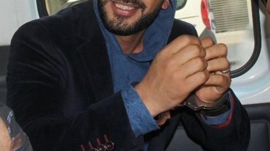 Korsan G&ouml;steride Polisi Vuran Zanlı Tutuklandı