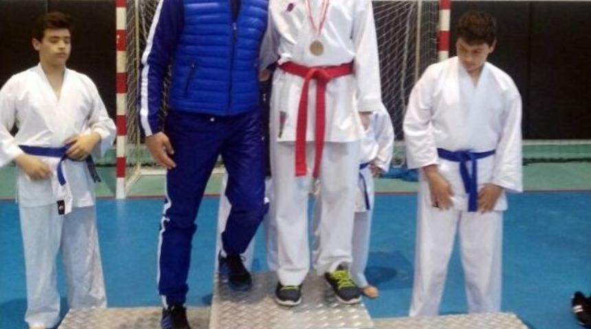 Adana Karate Şampiyonu Erkan Koleji&rsquo;nden