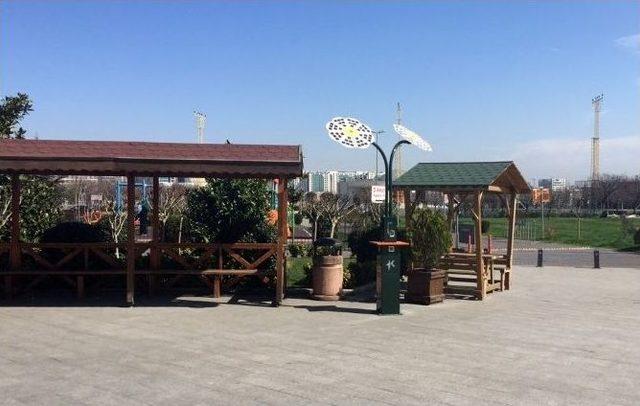 K&uuml;&ccedil;&uuml;k&ccedil;ekmece&rsquo;de G&uuml;neş Enerjili Şarj İmkanı 1