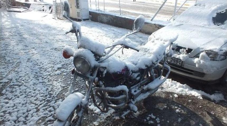 Malazgirt&rsquo;te Kar Yağışı