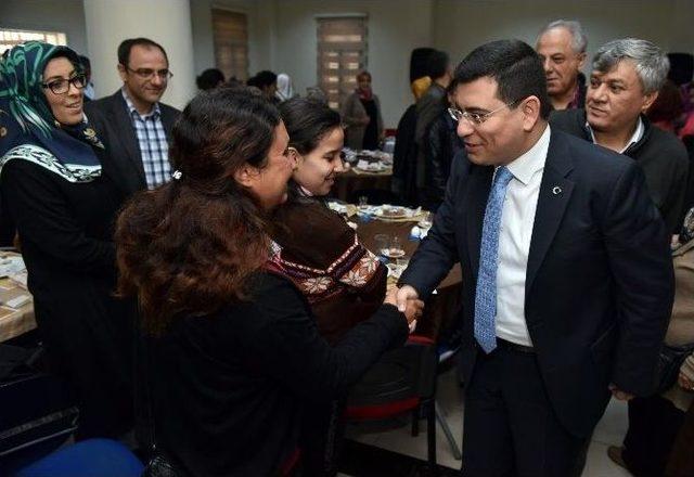T&uuml;t&uuml;nc&uuml; Et&uuml;t Velileriyle Buluştu 1