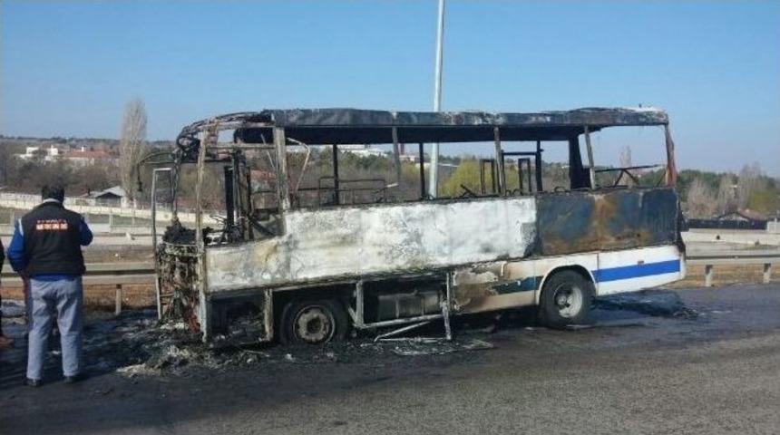 Halk Otob&uuml;s&uuml;nde Yangın
