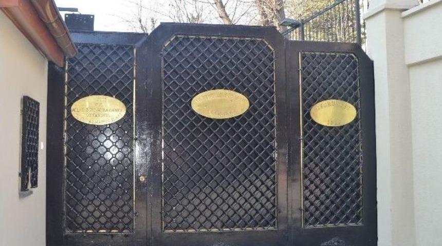Alman Lisesi, Nevruz Nedeniyle Kapalı