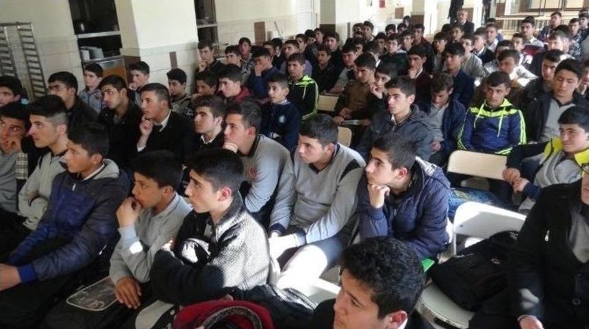 İl&ccedil;e Emniyet M&uuml;d&uuml;r&uuml;, &Ouml;ğrencilerle Buluştu