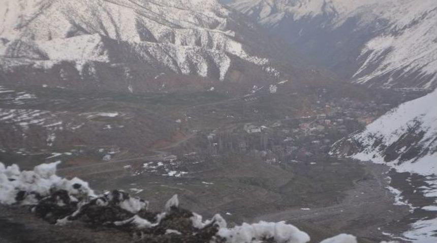 &Uuml;&ccedil; Bin N&uuml;fuslu Sınır K&ouml;y&uuml; Hizmet Bekliyor