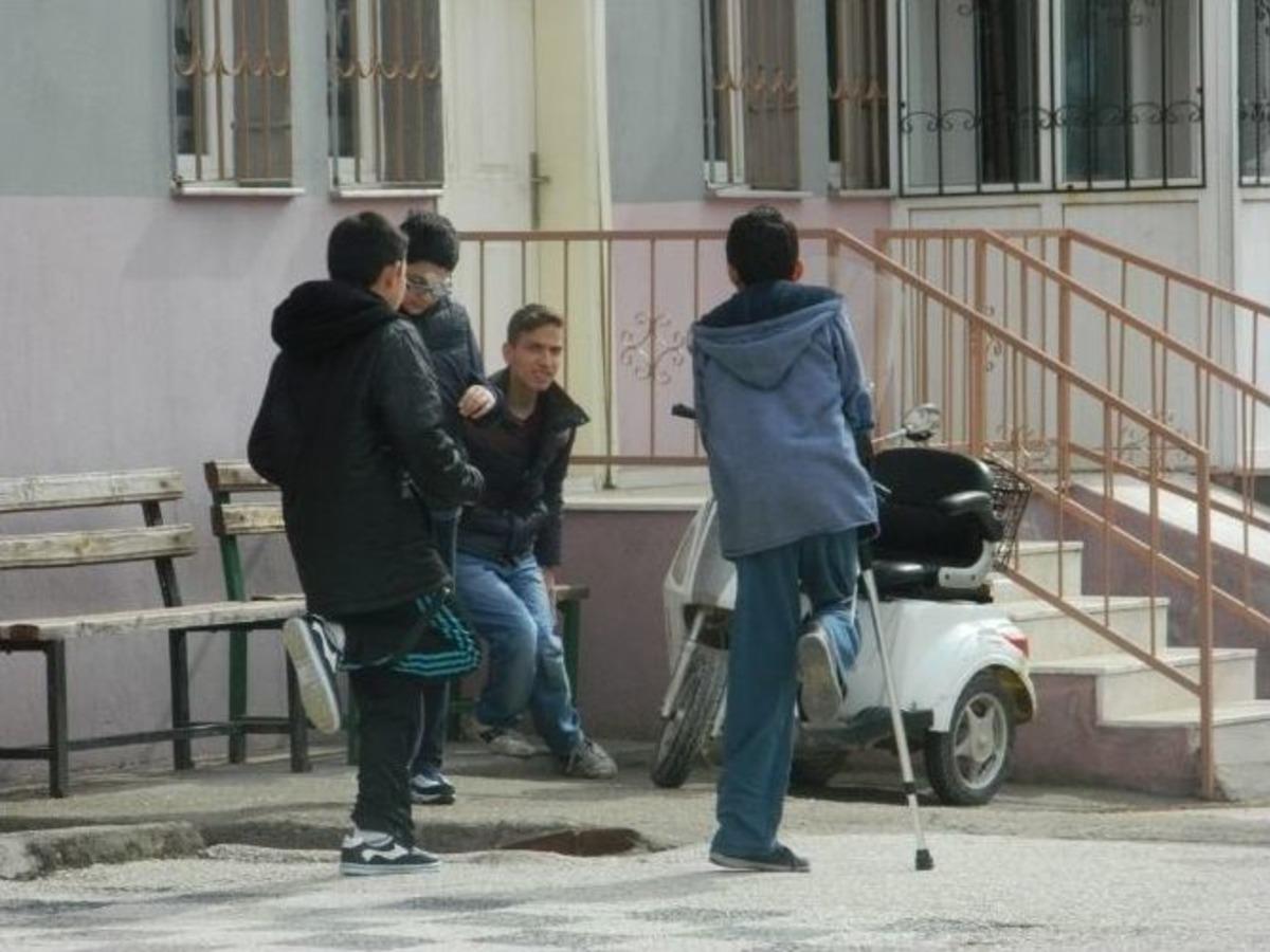 Bir G&uuml;nl&uuml;ğ&uuml;ne Engelli Oldular