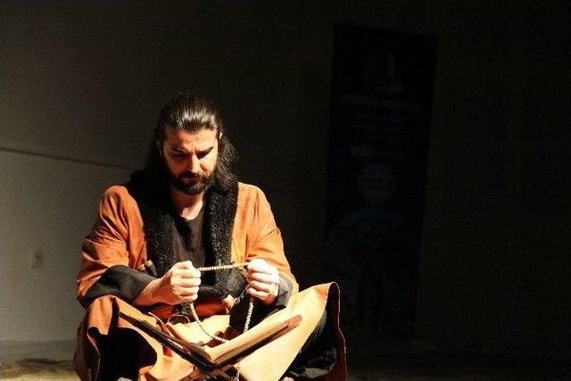 Oyuncu Atilla Alpar’dan Şeyh Şamil Performansı