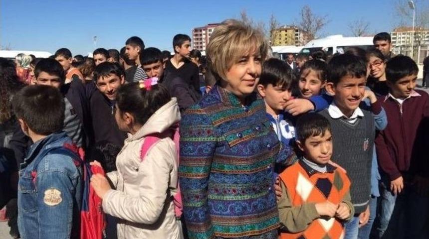 Ayşe Kam&ccedil;ı, Aile Ziyaretlerine Devam Ediyor