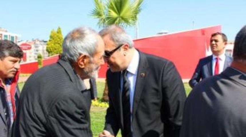 Başkan Kara&ccedil;oban&rsquo;dan Yaşlılara H&uuml;rmet