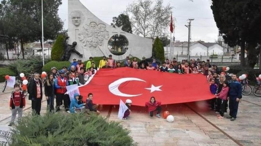 Salihli&rsquo;de Pedallar Şehitler İ&ccedil;in &Ccedil;evrildi