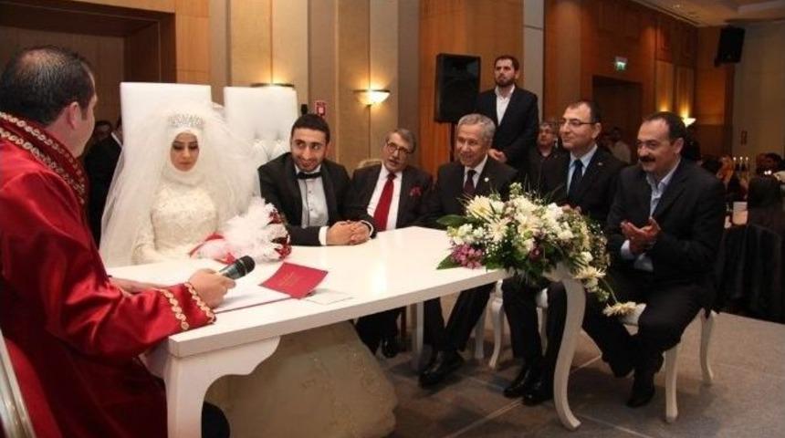 B&uuml;lent Arın&ccedil; Ve Abd&uuml;lkadir Aksu&rsquo;yu Buluşturan Nikah