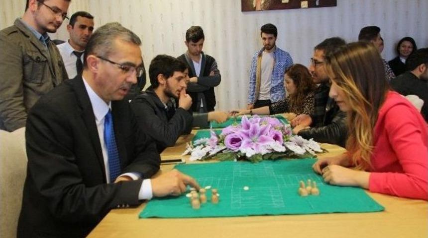 &Uuml;niversitede Pe&ccedil;i&ccedil; Turnuvası