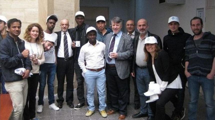 Yabancı &Ouml;ğrencilerden &lsquo;s&uuml;t Bıyığı&rsquo;