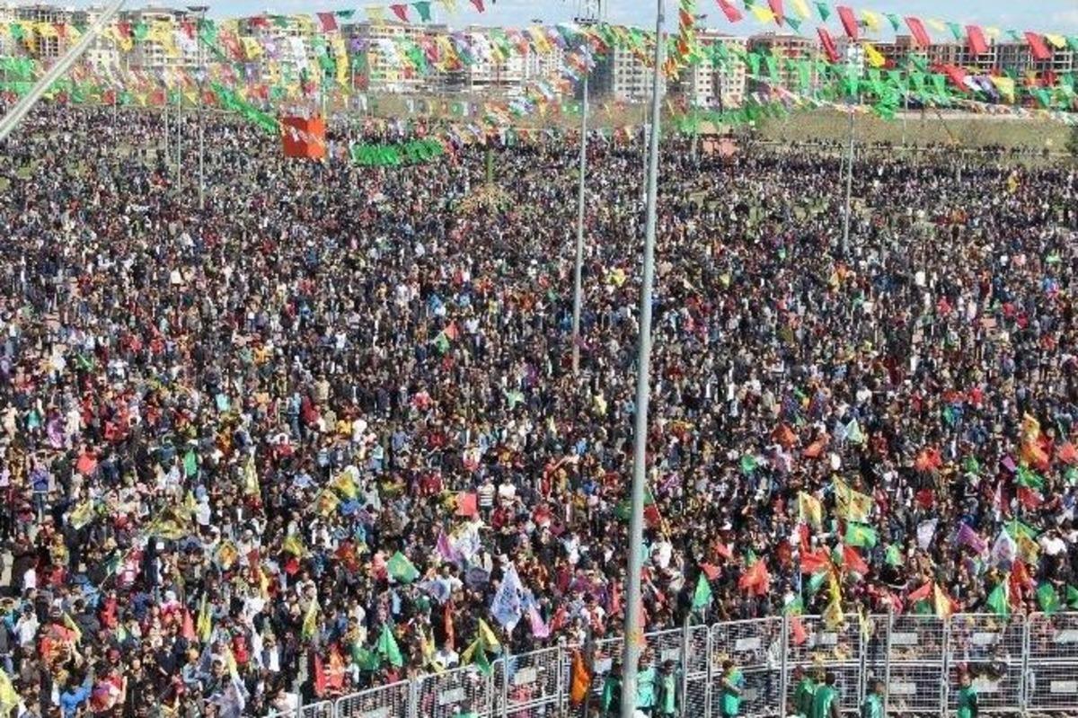 Diyarbakır&rsquo;da Nevruz Ateşi Yakıldı
