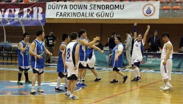 Down Sendromlu Çocuklar, Potanın Yıldızı Oldu