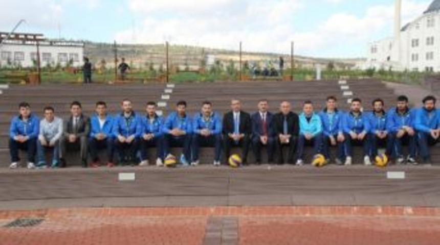 Voleybol Takımının Başarısı Coşkuyla Karşılandı