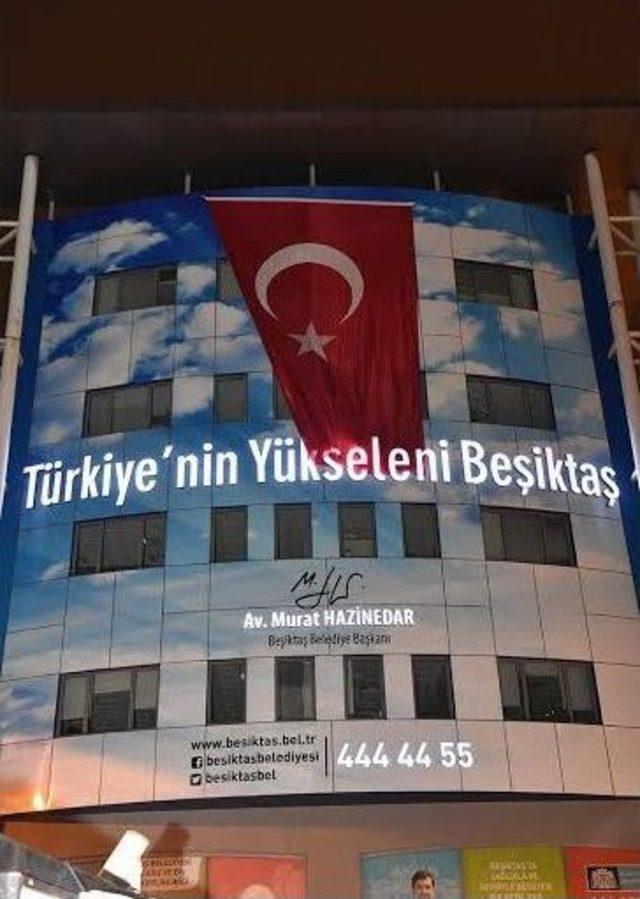 Beşiktaş Ter&ouml;re Karşı Bayraklarla Ve Pankartlarla Donatıldı 2